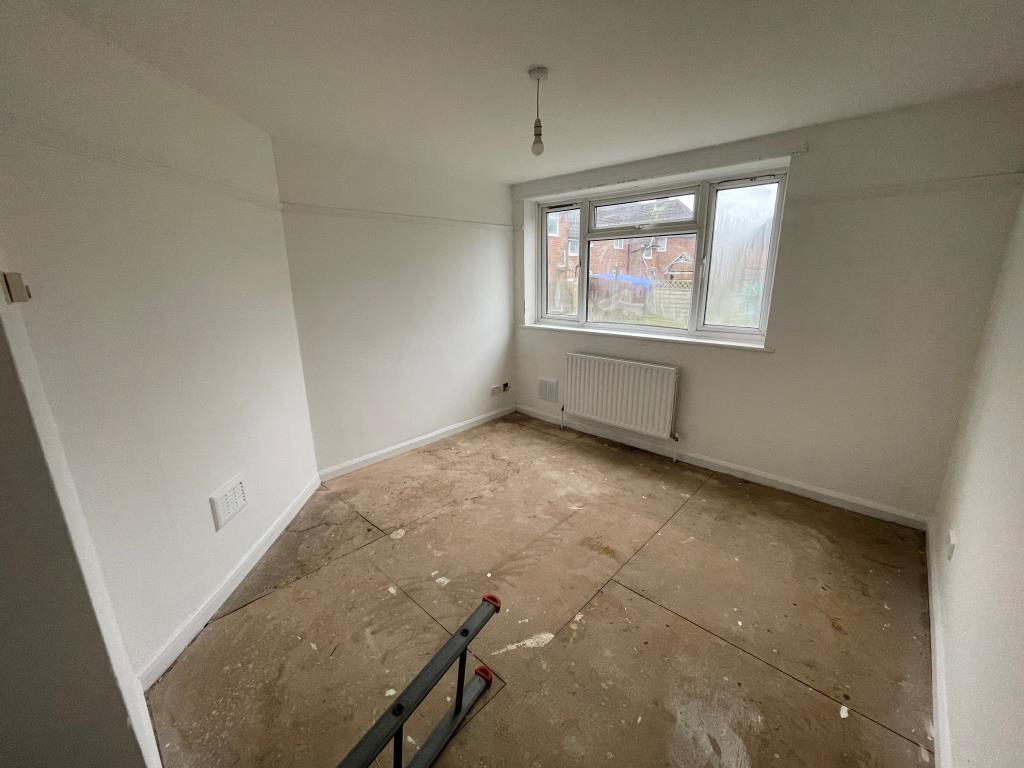Lot: 102 - TWO-BEDROOM HOUSE FOR REFURBISHMENT - Living room with view to garden